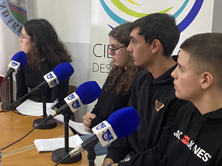 Alunos da Escola do Sabugal debatem questões políticas em debate radiofónico