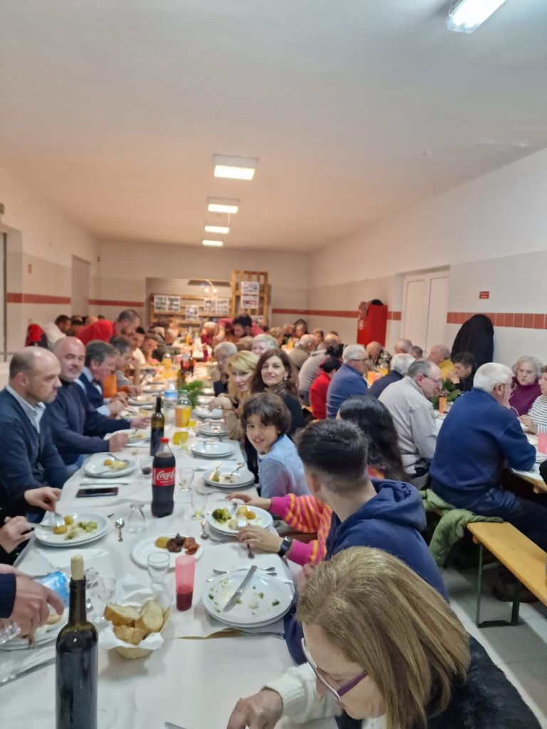 União de Freguesias da Lageosa da Raia e de Forcalhos ofereceu Ceia de Natal Solidária.