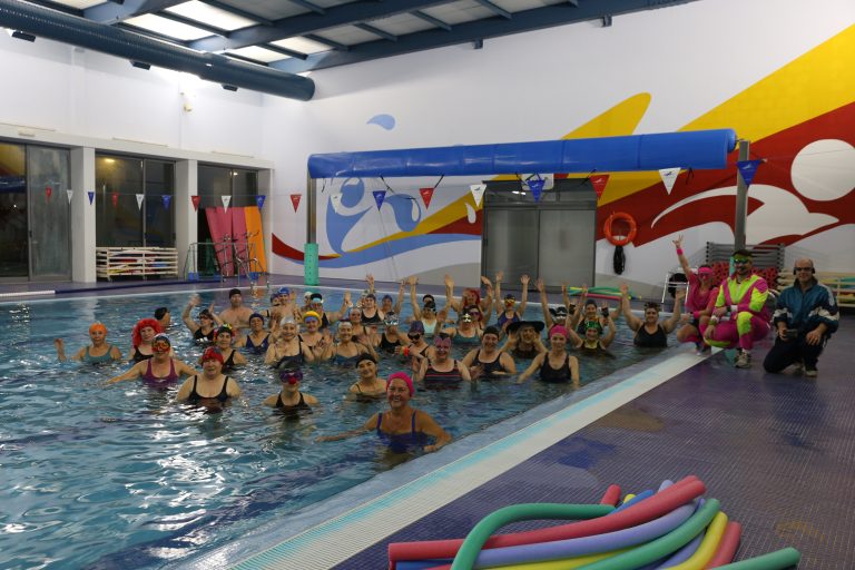 Mega aula de hidroginástica assinalou Carnaval
