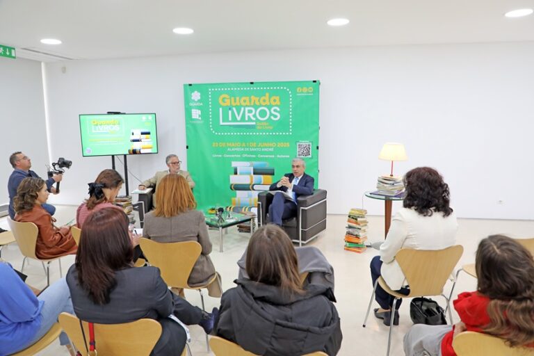 Guarda-Livros com atividades para todas as idades