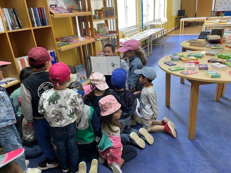 Feira do Livro do Agrupamento de Escolas do Sabugal supera expectativas e enche a Biblioteca de leitores entusiastas