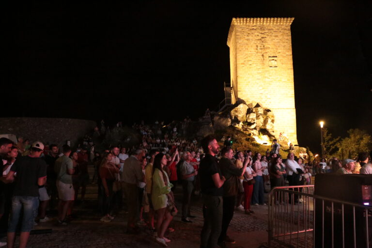 Zona Histórica de Penamacor recebeu concerto com Rita Guerra, Luís Trigacheiro e Flávia Pereira
