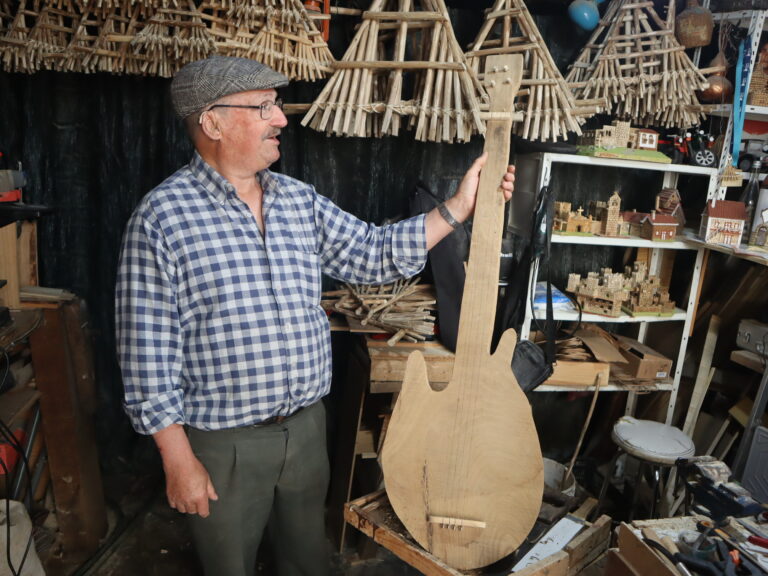 Moldar a madeira é a paixão de José Peixoto