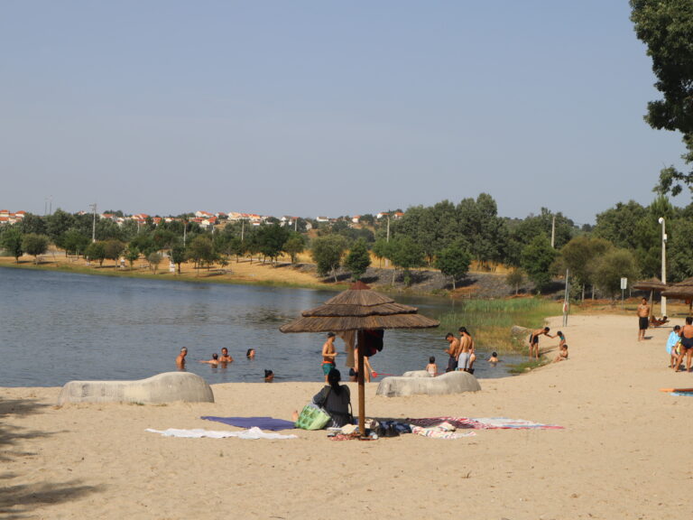 Praias de Alfaiates e Quadrazais com bandeira de Ouro