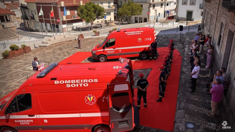 Município do Sabugal entrega ambulâncias às corporações de bombeiros do Sabugal e do Soito
