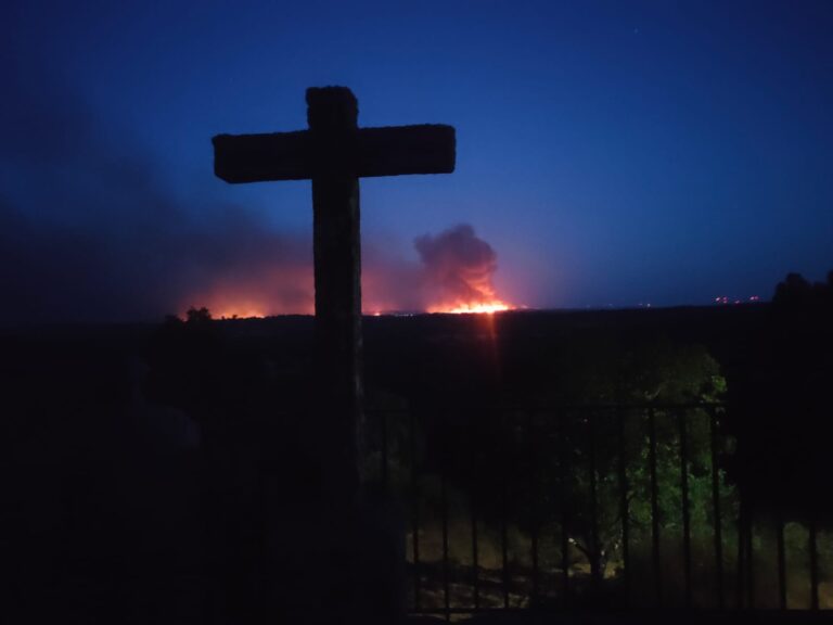 Incêndio deixa concelho do Sabugal pintado de negro e continua a ameaçar aldeias