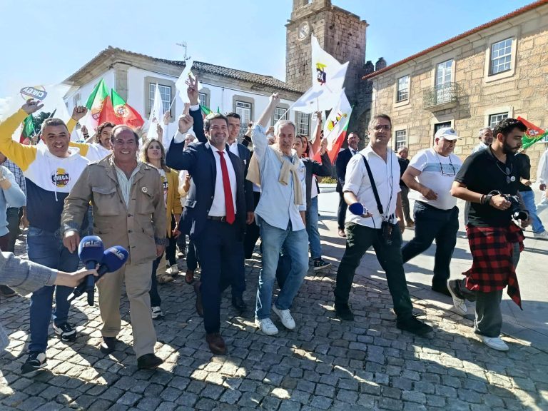 André Ventura recebido, em euforia, no Sabugal