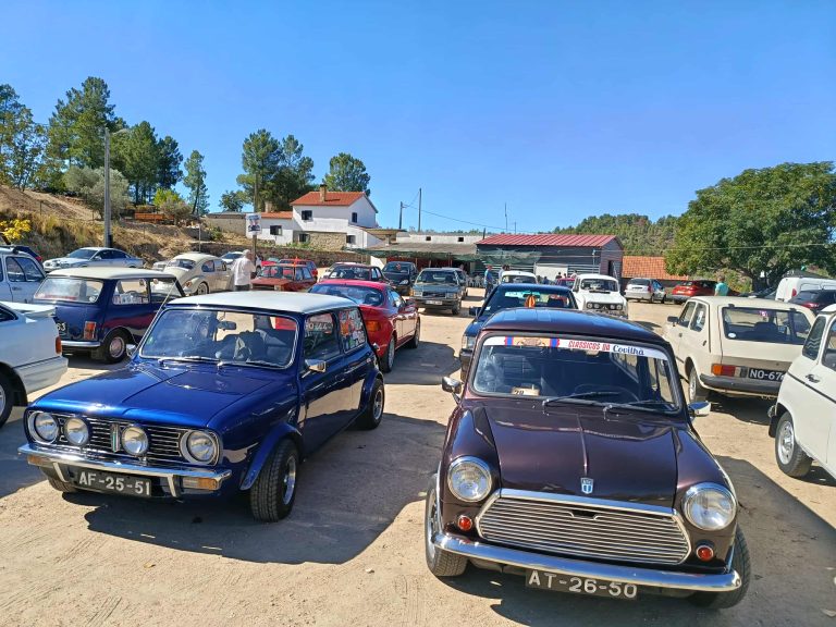 Encontro de Automóveis Clássicos, em Rebelhos, juntou cerca de 50 viaturas