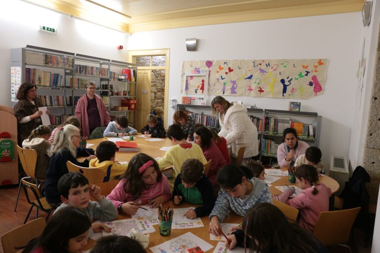 Biblioteca Municipal e Escuteiros assinalam direitos das crianças