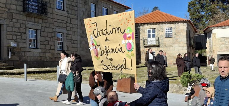 Alunos do Agrupamento de Escolas do Sabugal desfilaram pelas ruas da cidade