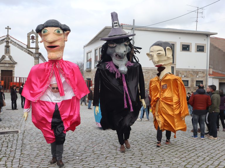 Foliões animam Carnaval em Aldeia do Bispo