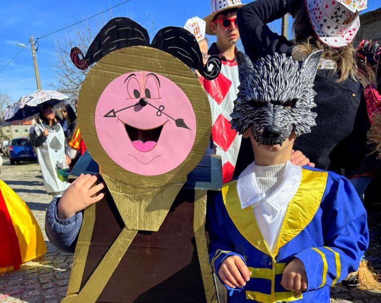 Crianças da Escola do Soito e utentes da Santa Casa da Misericórdia e da Fundação Padre José Miguel participaram no Desfile de Carnaval, no Soito