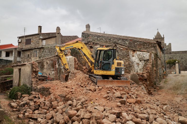 Arranca requalificação de edifícios no Cimo de Vila