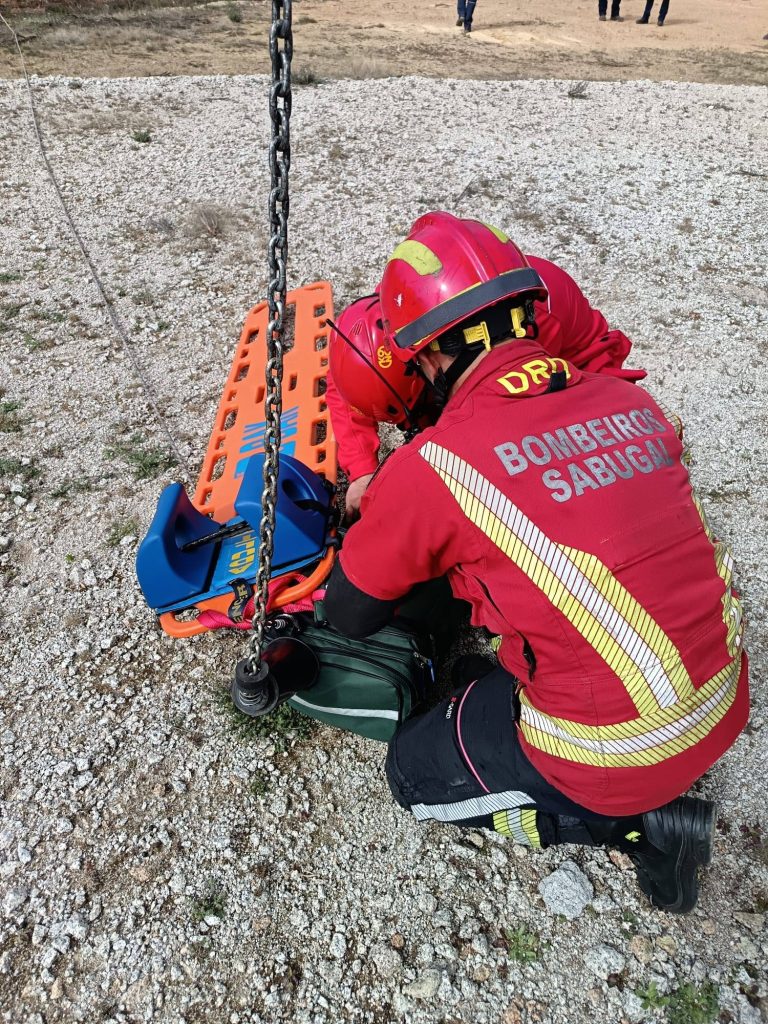 Bombeiros Voluntários do Sabugal realizam exercício de resgate em parque eólico