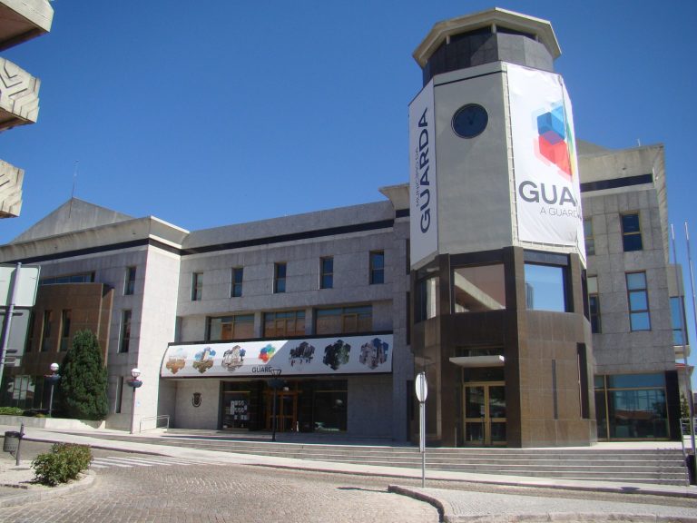 Câmara da Guarda assinala 25 de abril com homenagem a Pinto Balsemão