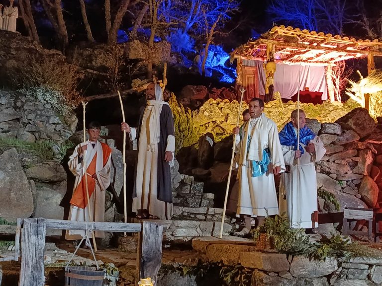 Mais de duas mil pessoas assistiram à encenação da Vida e Paixão de Cristo