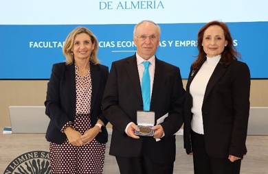 Universidad de Alméria distingue professor catedrático, José Ramos Pires Manso