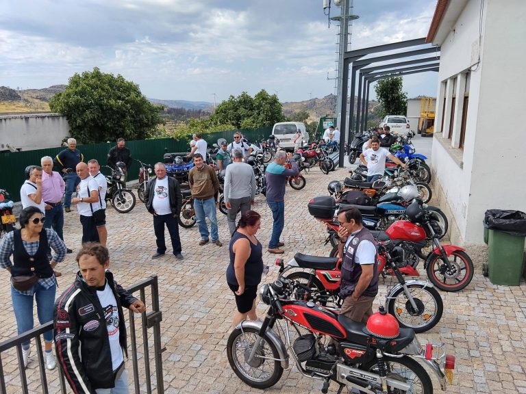 CRC de Penalobo organiza Passeio de Motos Antigas