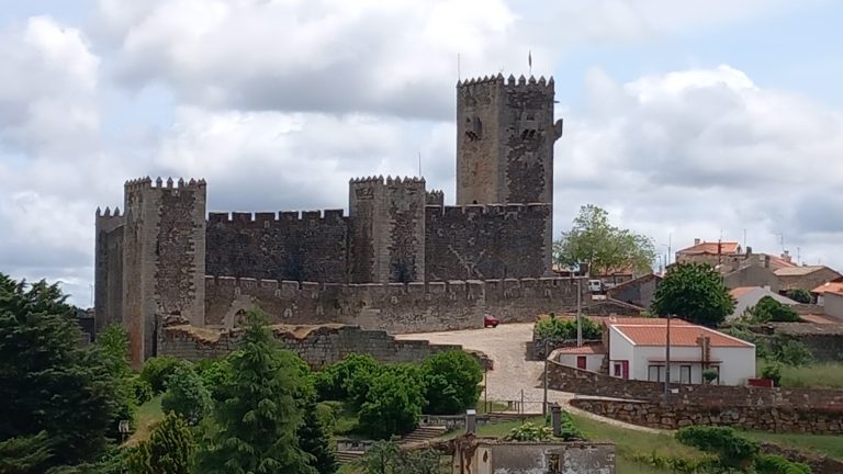 “Em Casa de Amália” e Banda da Armada no Castelo do Sabugal