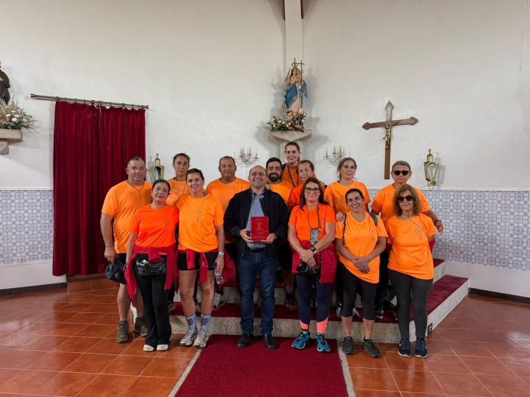 Grupo de Peregrinos sai de Sacaparte em direção a Fátima